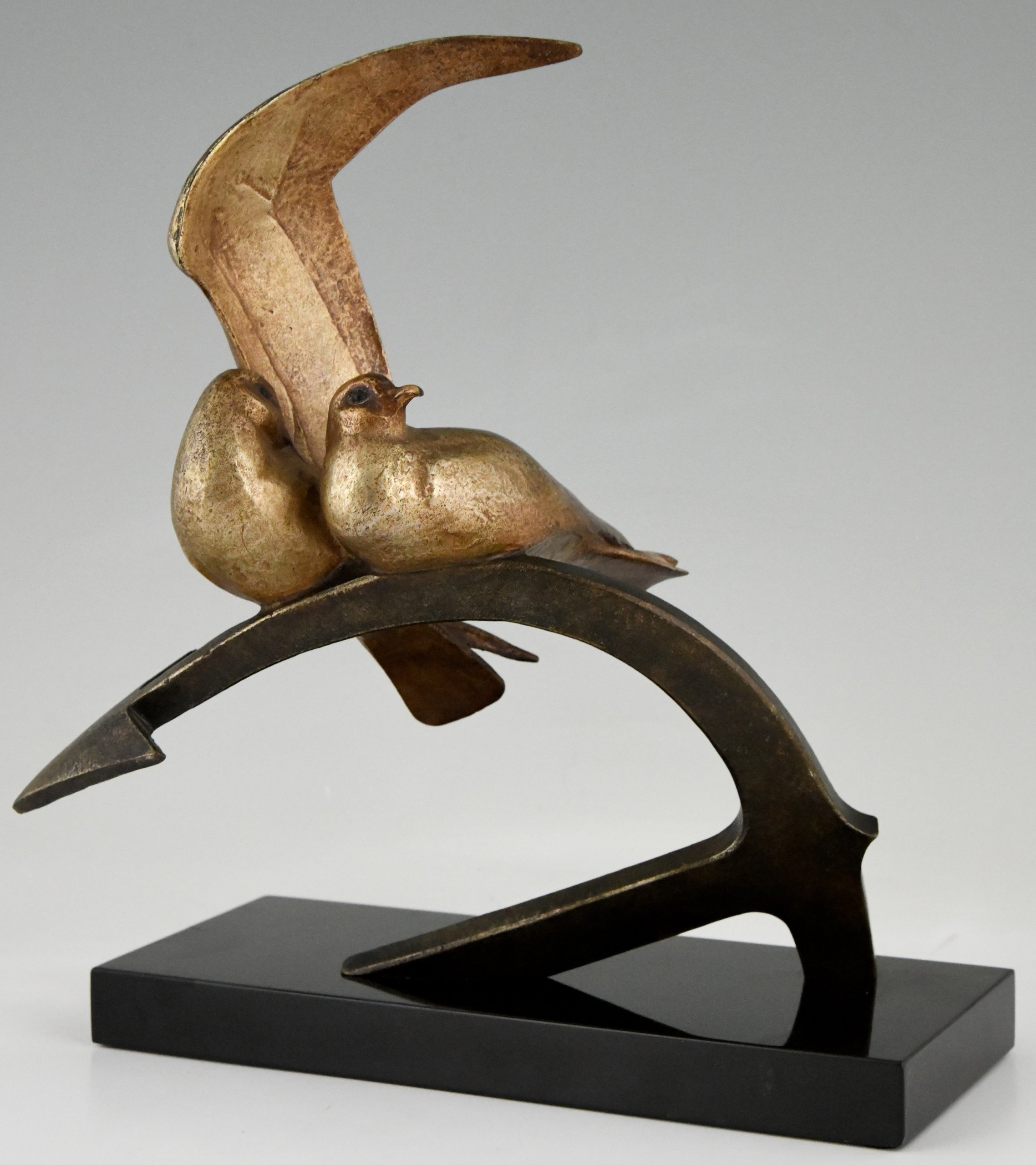 Art Deco Skulptur zwei Vögel auf einem Anker
