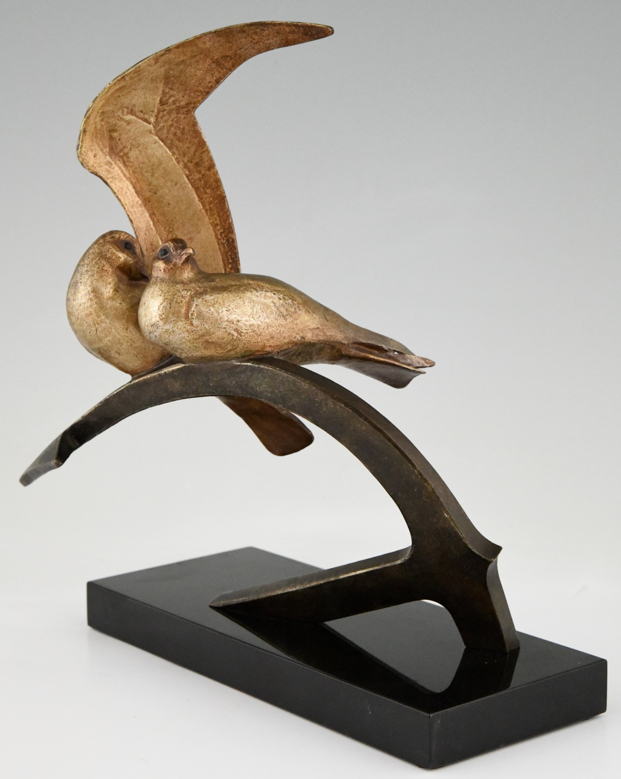 Art Deco sculptuur twee vogels op een anker