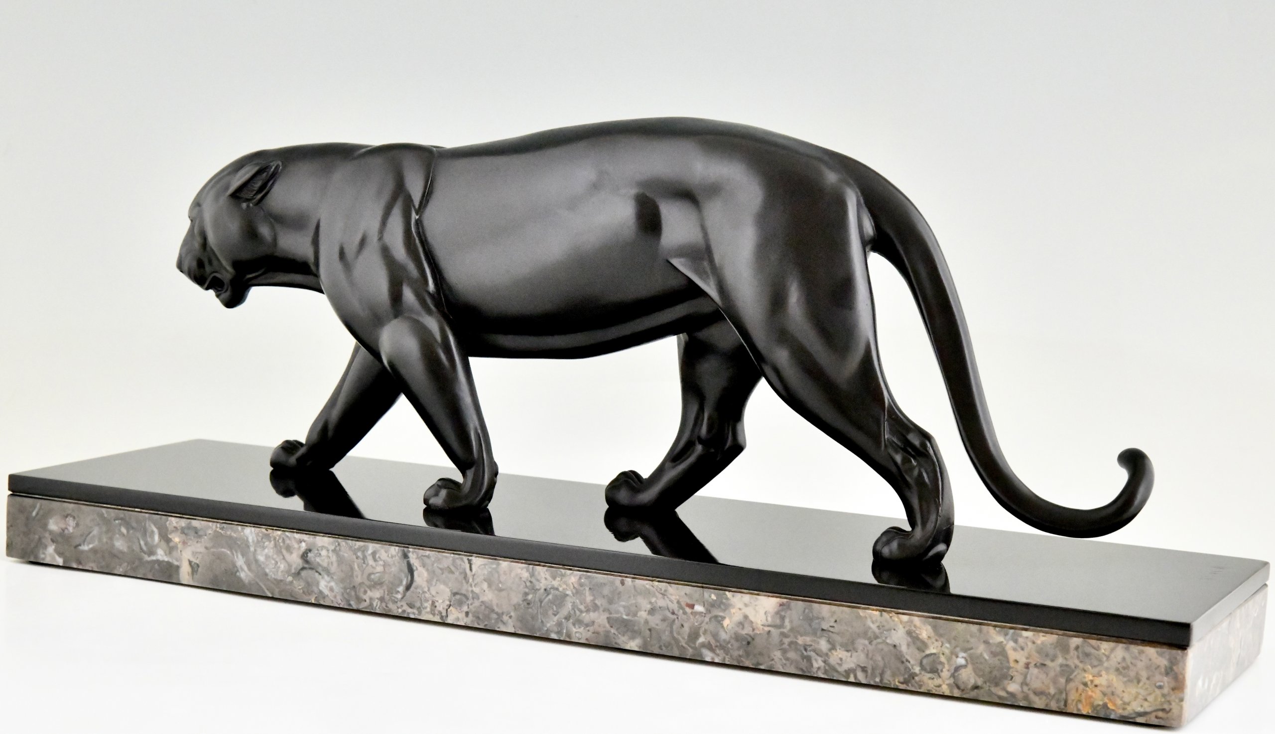 Art Deco Skulptur eines Panthers