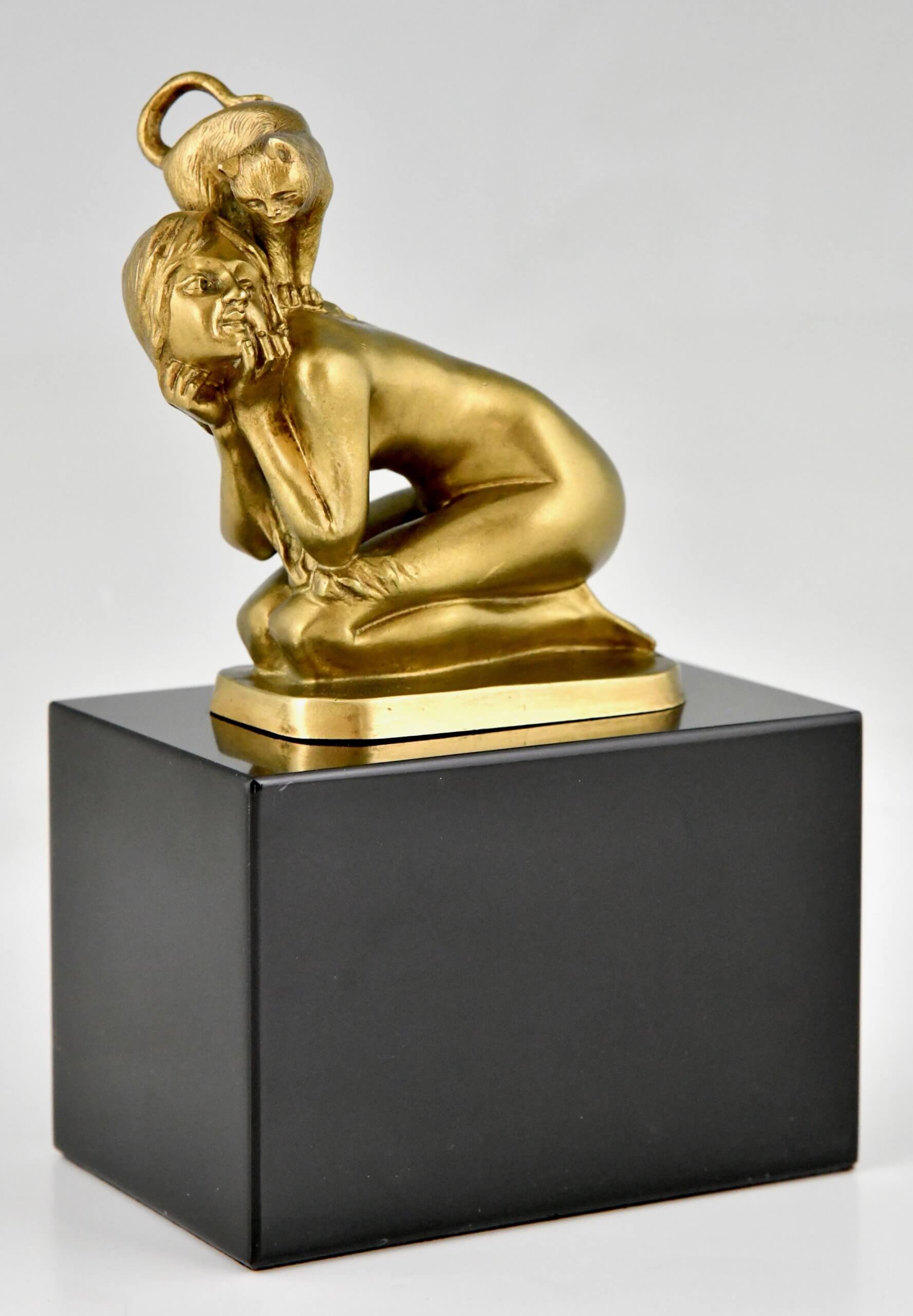 Sculpture en bronze Art Déco nu avec chat