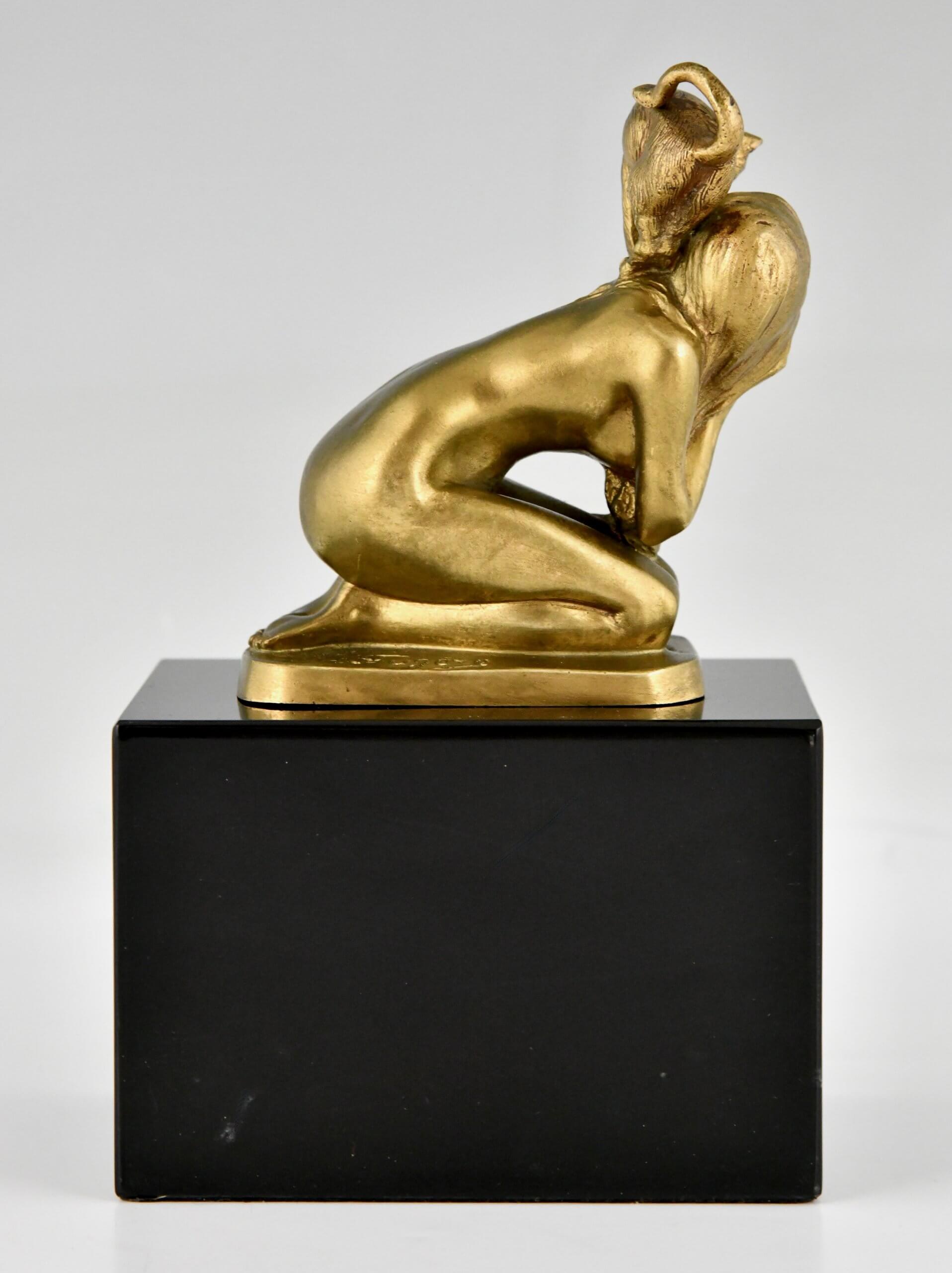 Sculpture en bronze Art Déco nu avec chat