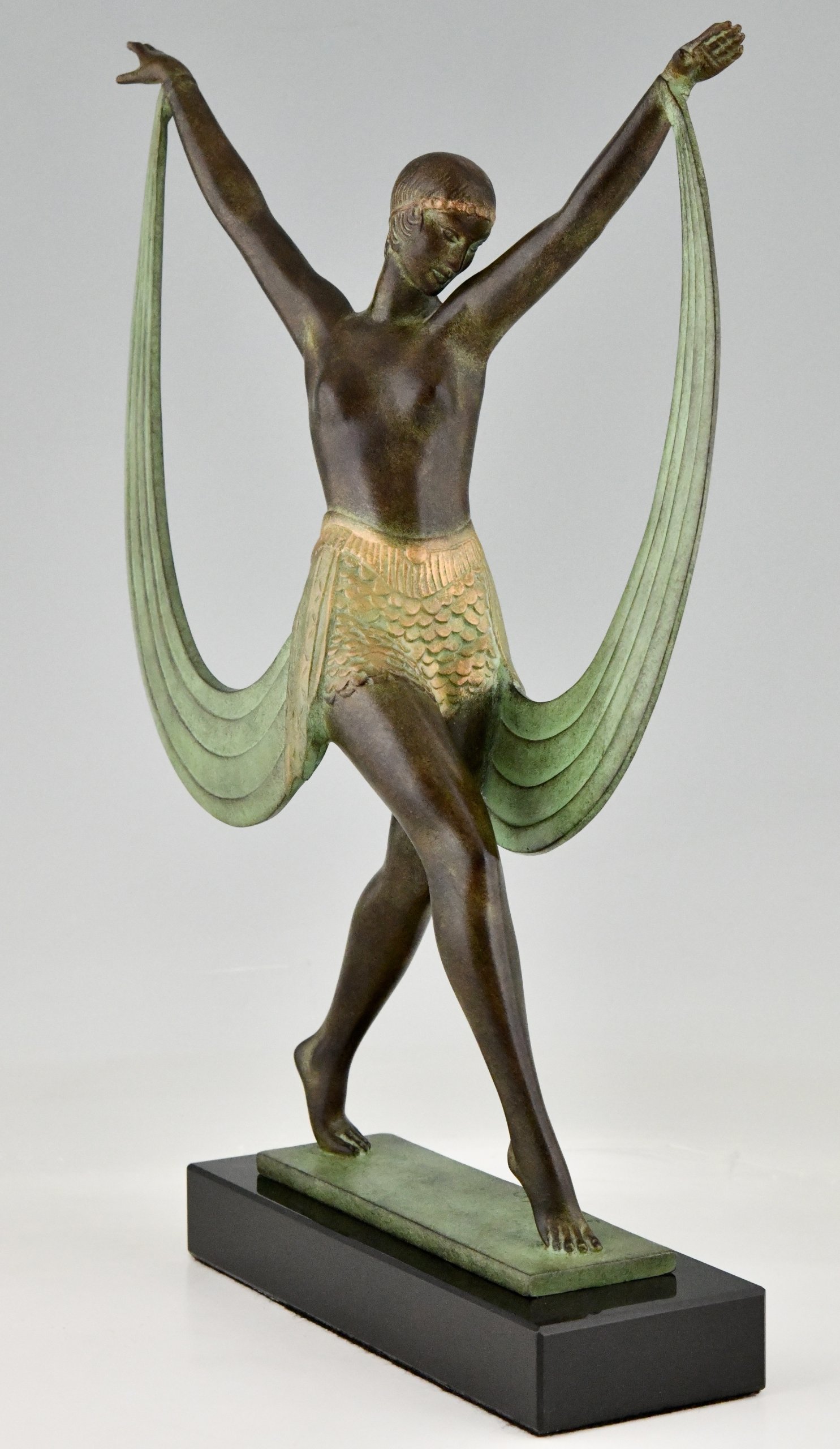 Sculpture de style Art Déco danseuse LYSIS