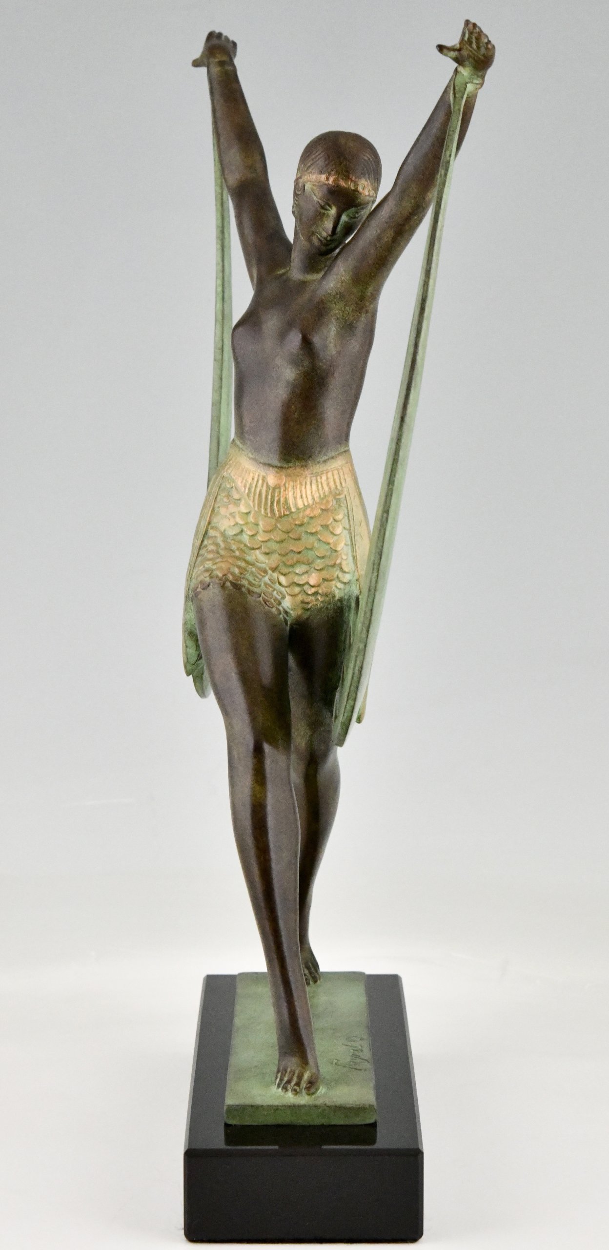 Skulptur im Art Deco Stil einer Tänzerin LYSIS