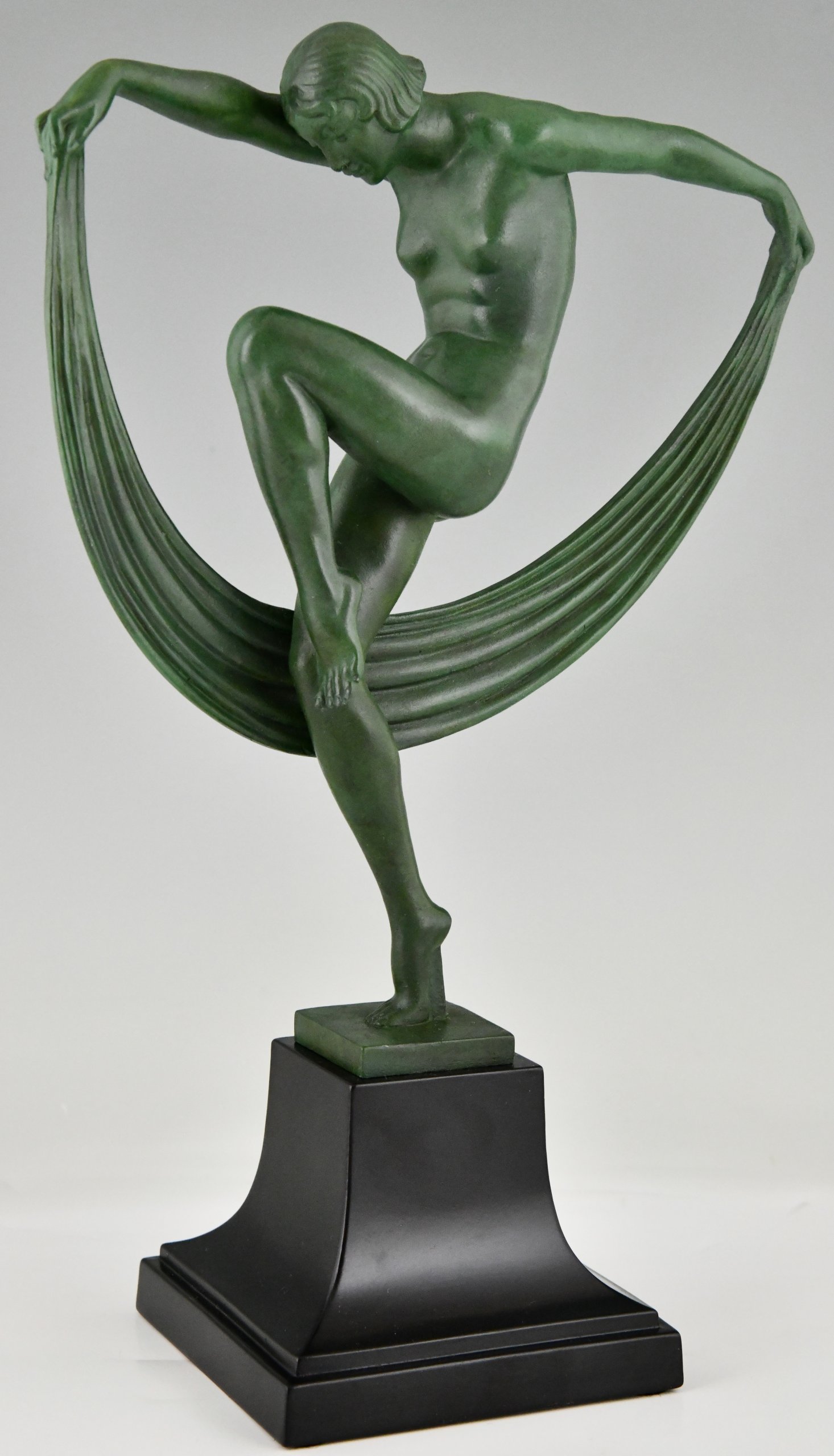 Art Deco Skulptur Folie Frauenakt Schleier Tänzerin