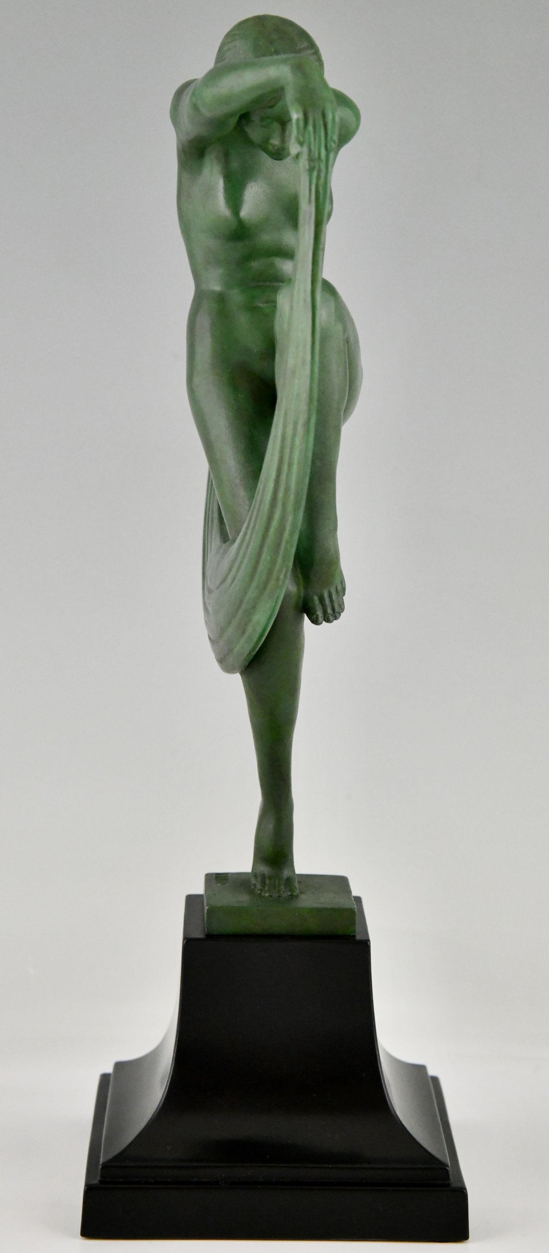 Sculpture Art Déco Folie danseuse nue au foulard