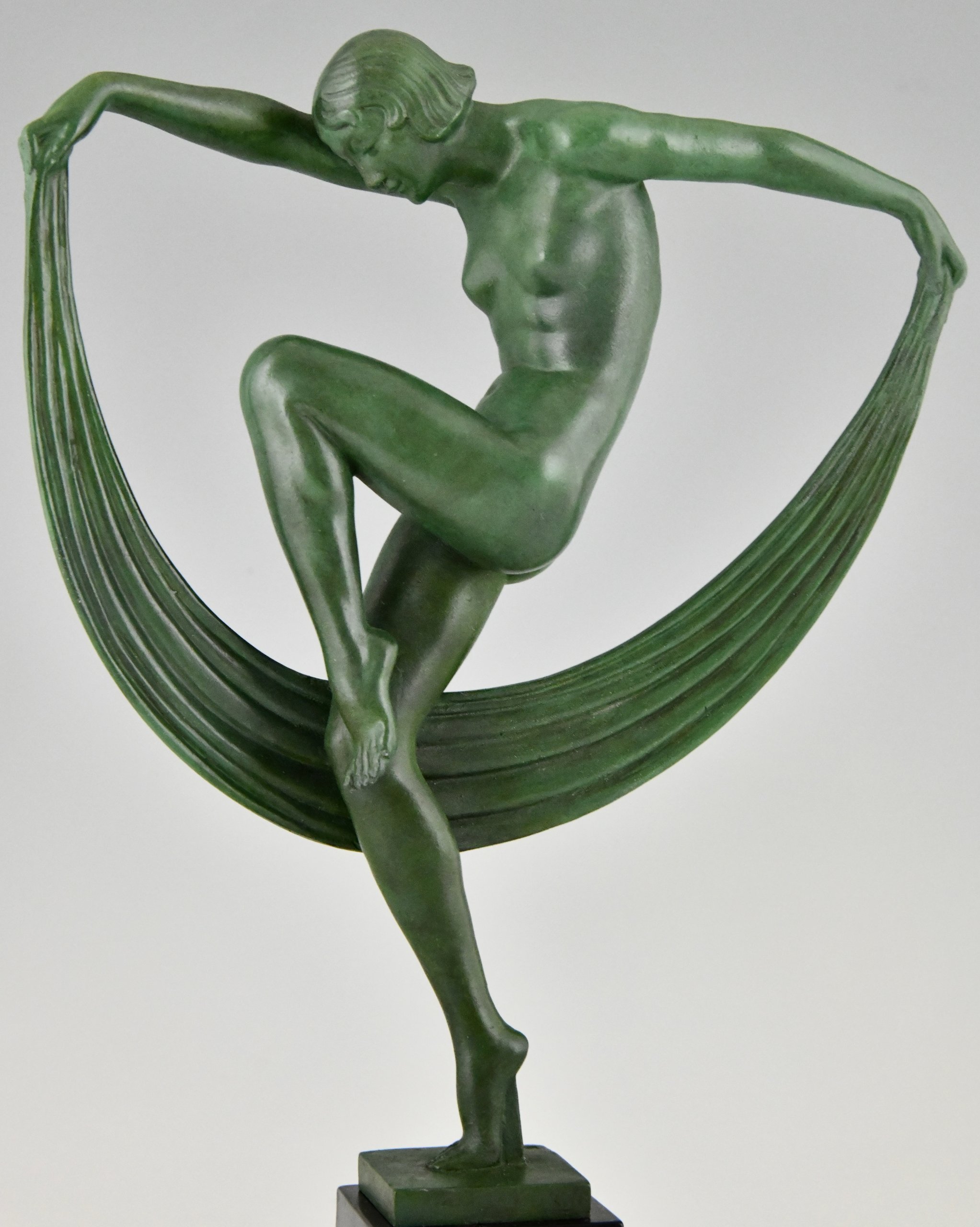 Art Deco sculpture Folie nude scarf dancer