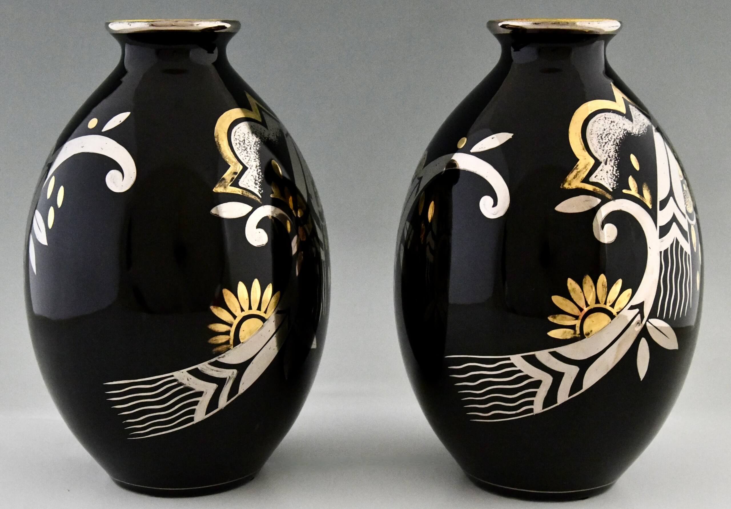 Paar Art Déco Vasen mit Blumen