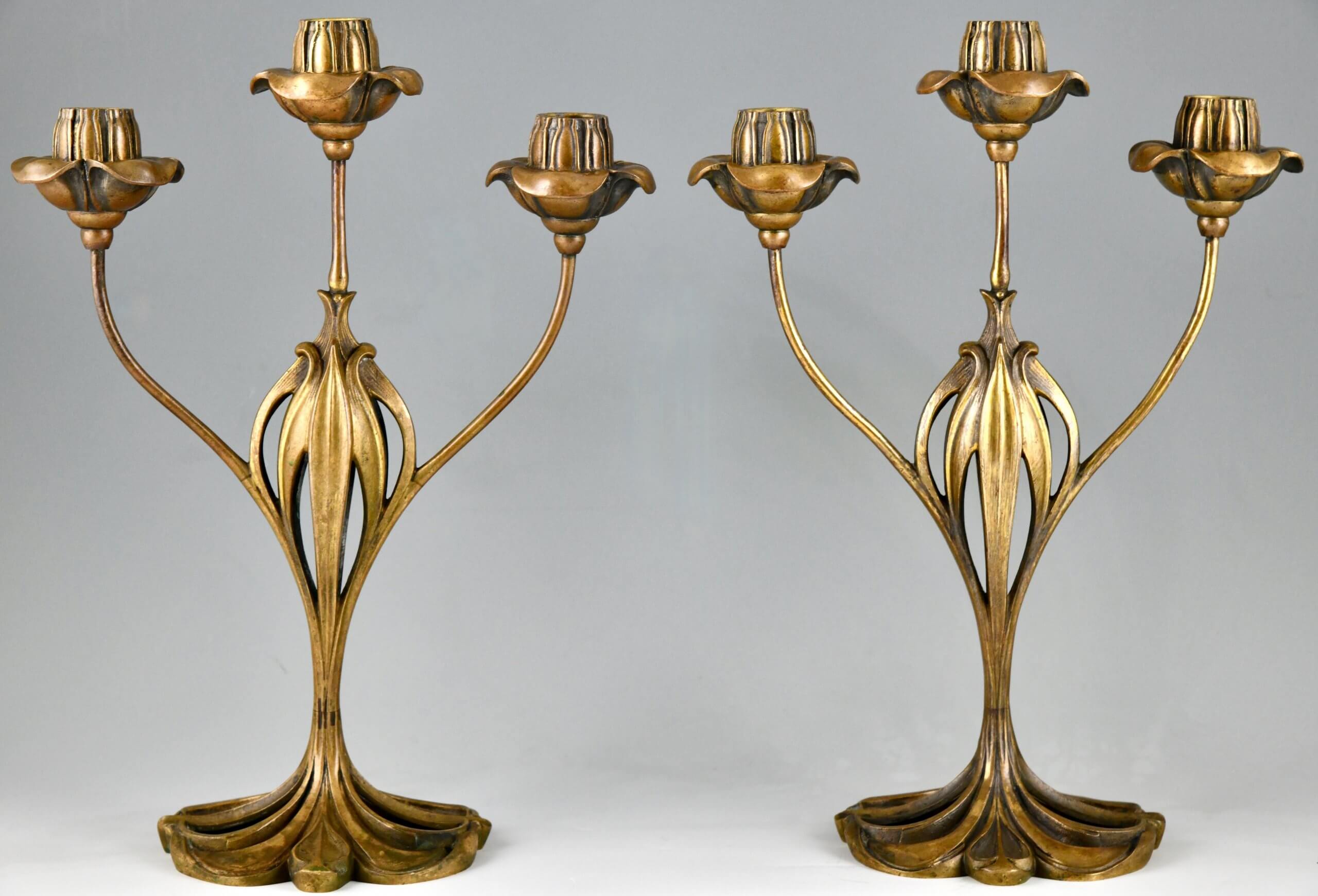 Paire de candélabres Art Nouveau en bronze
