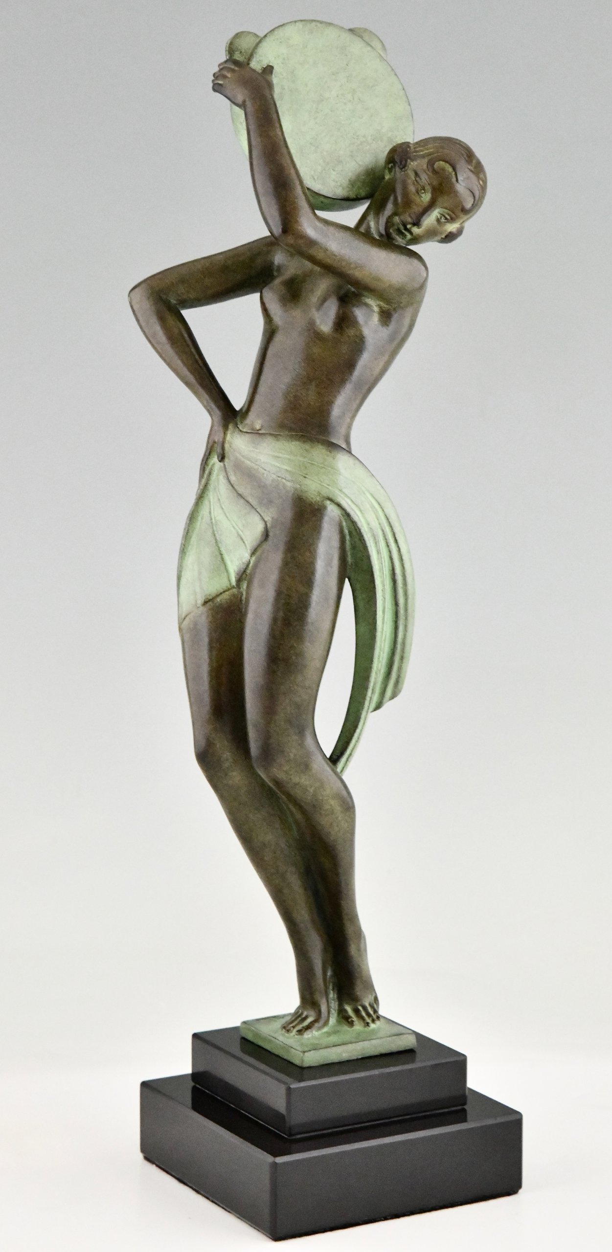 Skulptur Tänzerin im Art Déco Stil mit Tamburin FARANDOLLE