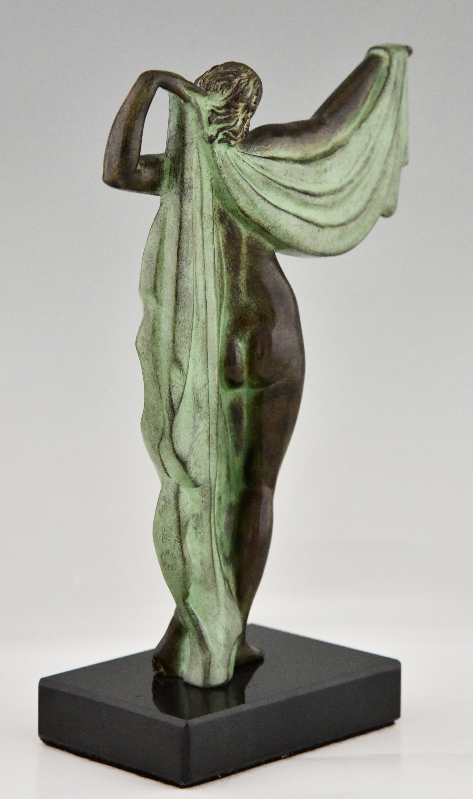 Skulptur im Art Déco Stil Badende Frau VENUS