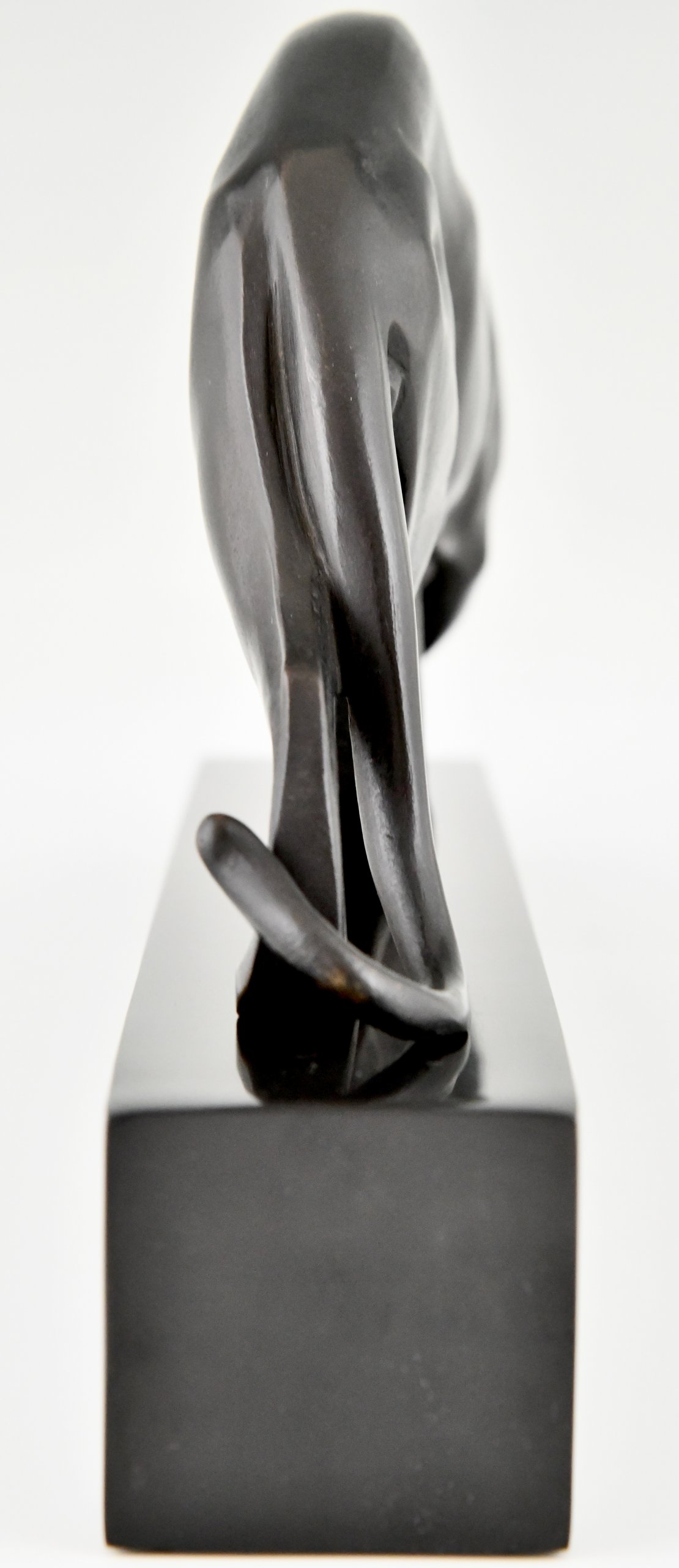 Sculpture en bronze Art Déco d’une panthère 37 cm.