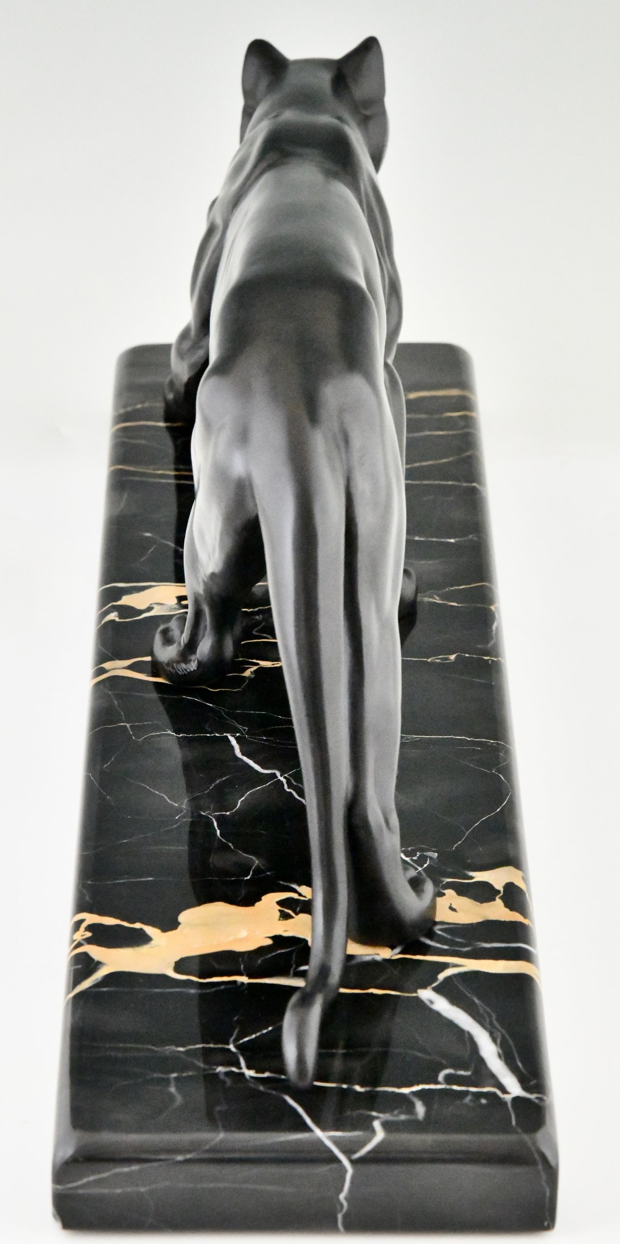 Art Deco sculptuur van een panter