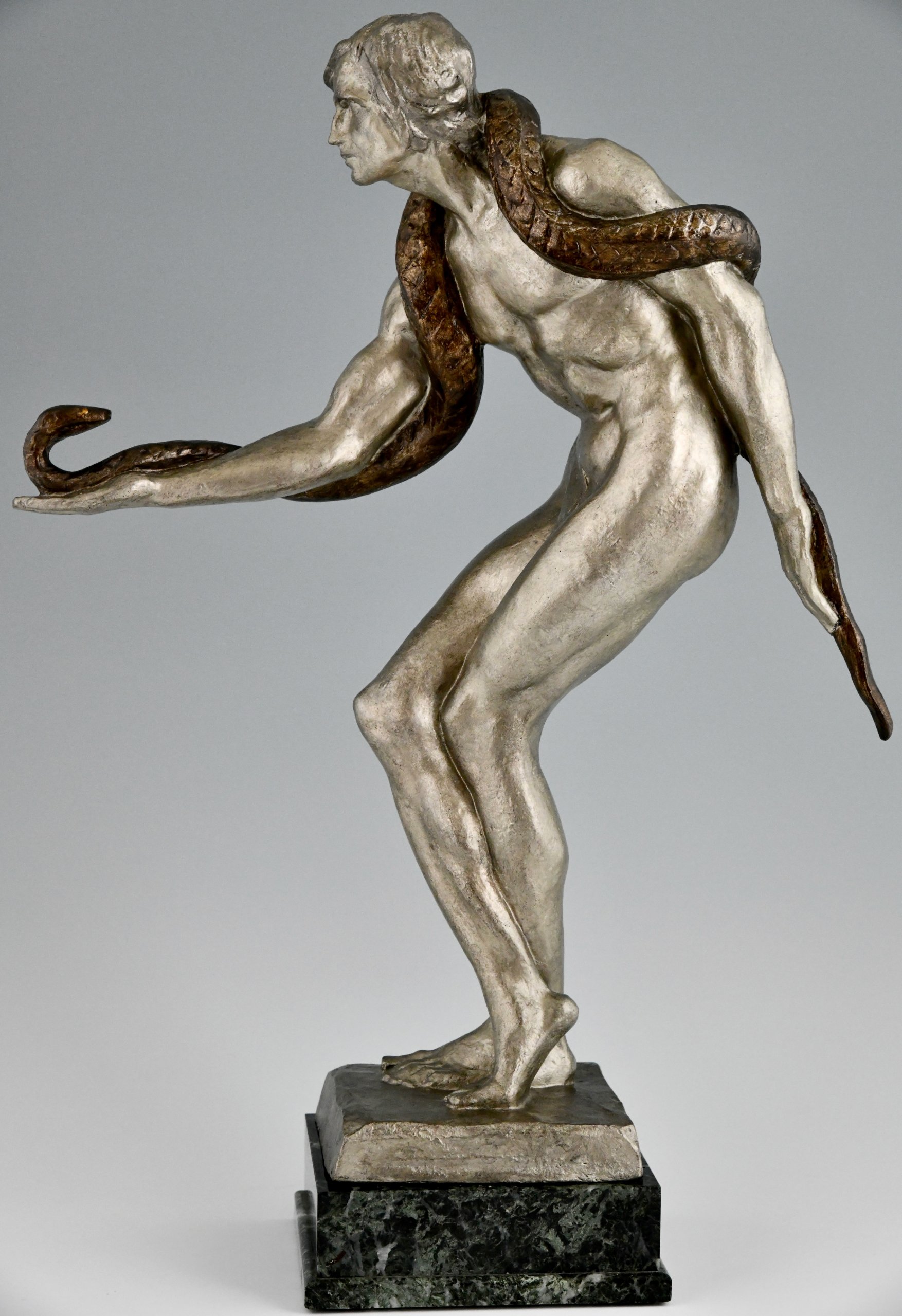 Art Deco bronzen sculptuur naakte man met slang