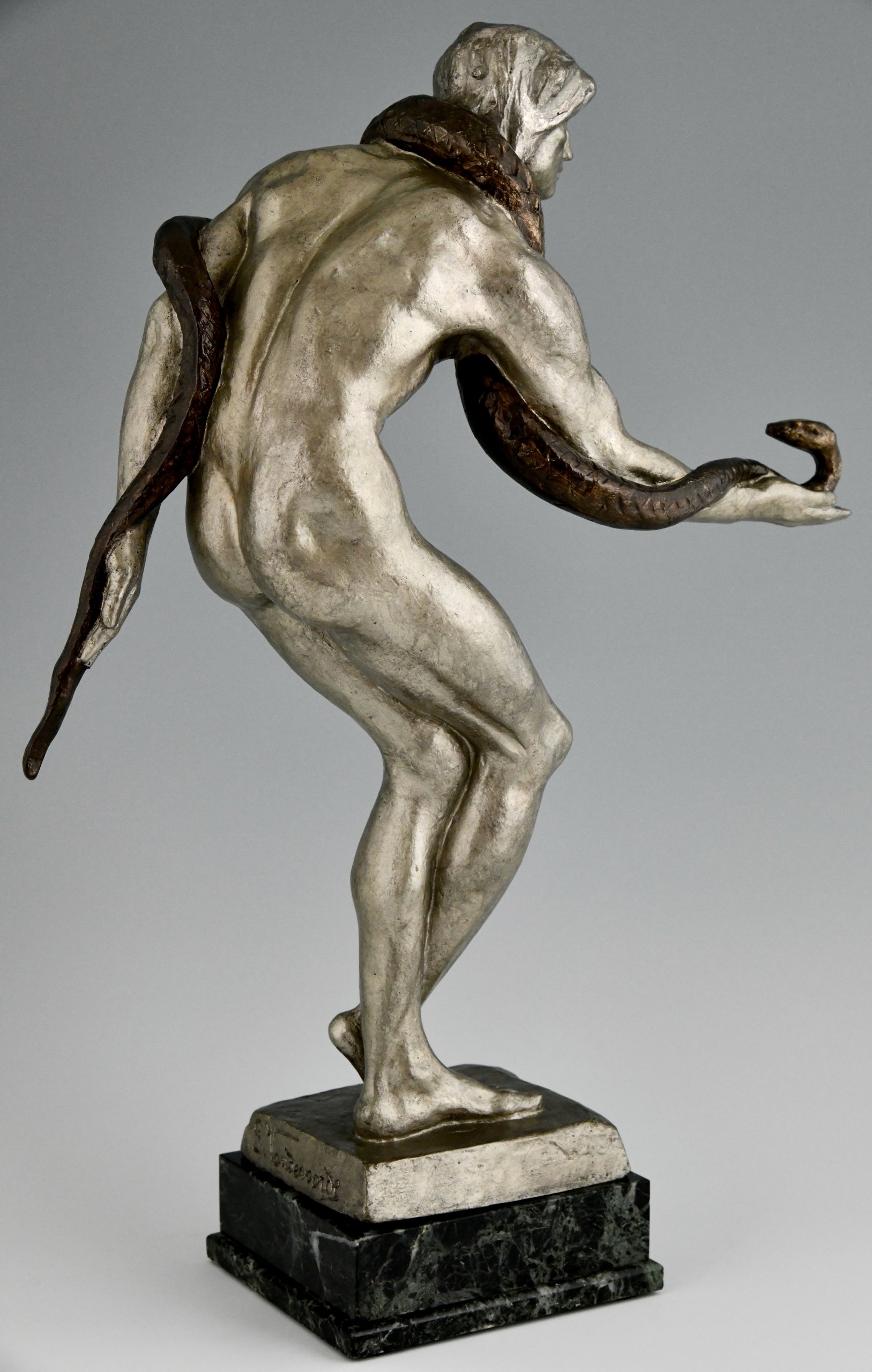 Art Deco bronzen sculptuur naakte man met slang