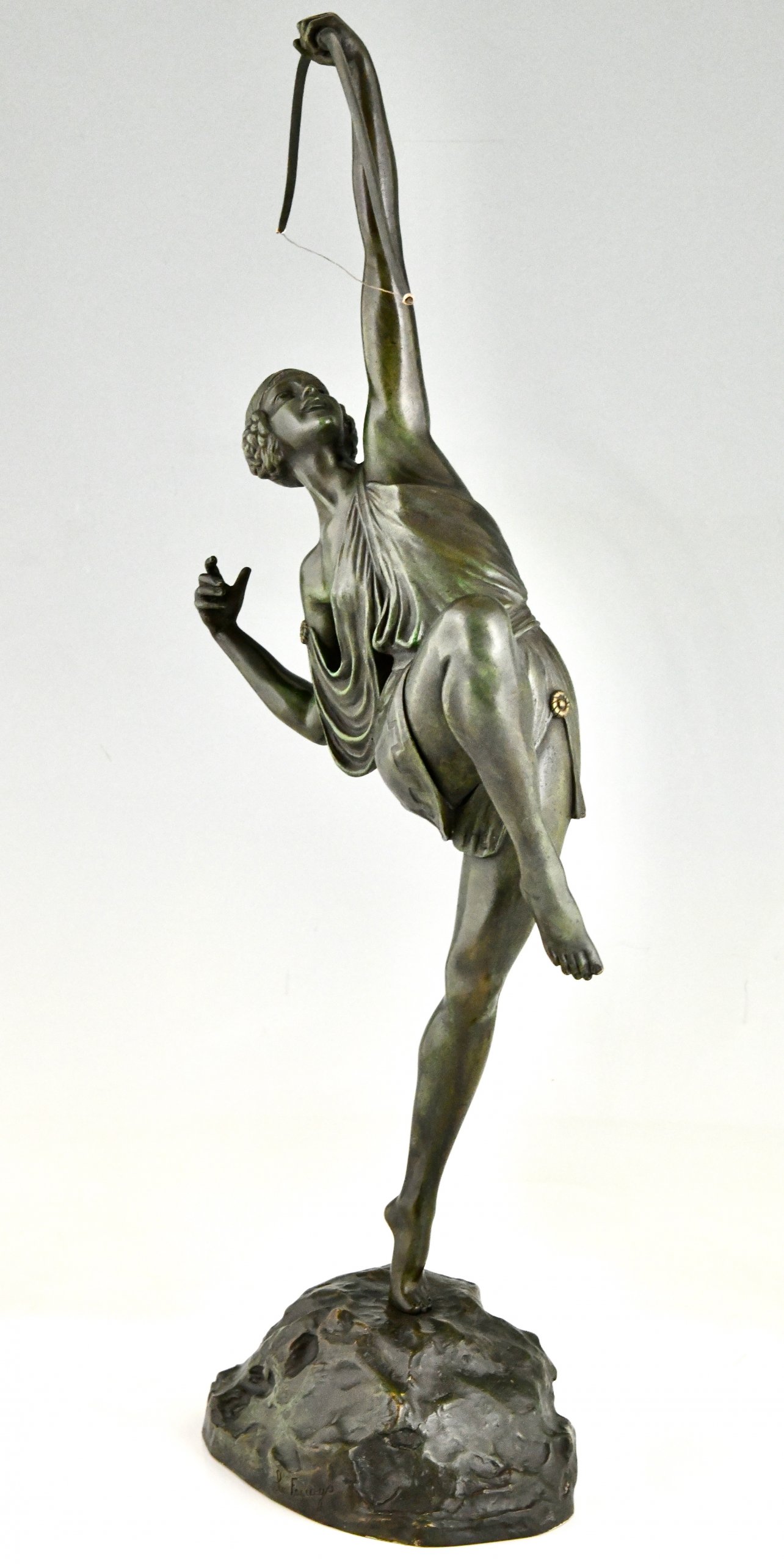 Diana mit Bogen Art Deco Bronze Skulptur