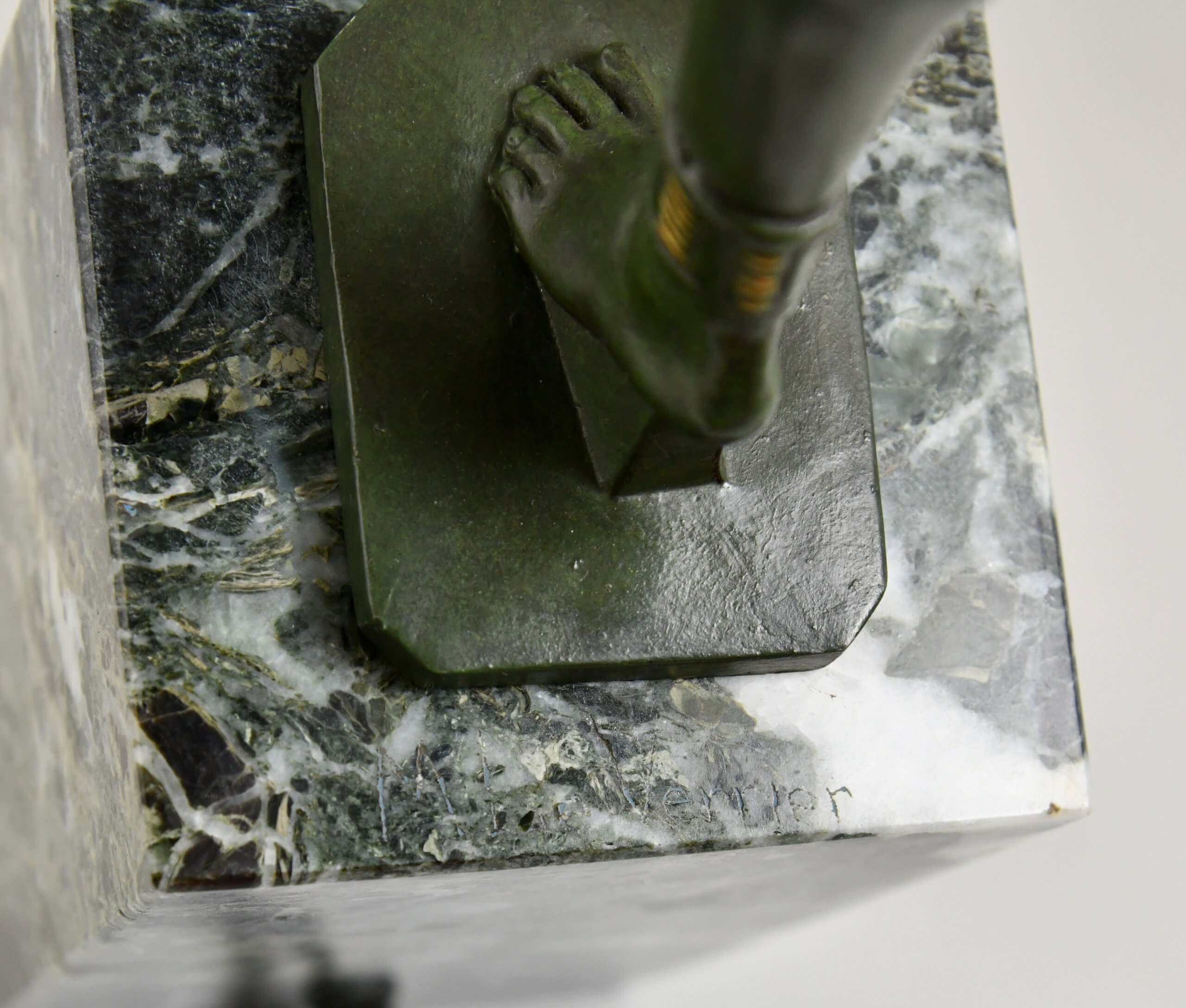 Art Deco lamp met danseres DANSEUSE A LA COUPE Art Deco lamp met danseres DANSEUSE A LA COUPE